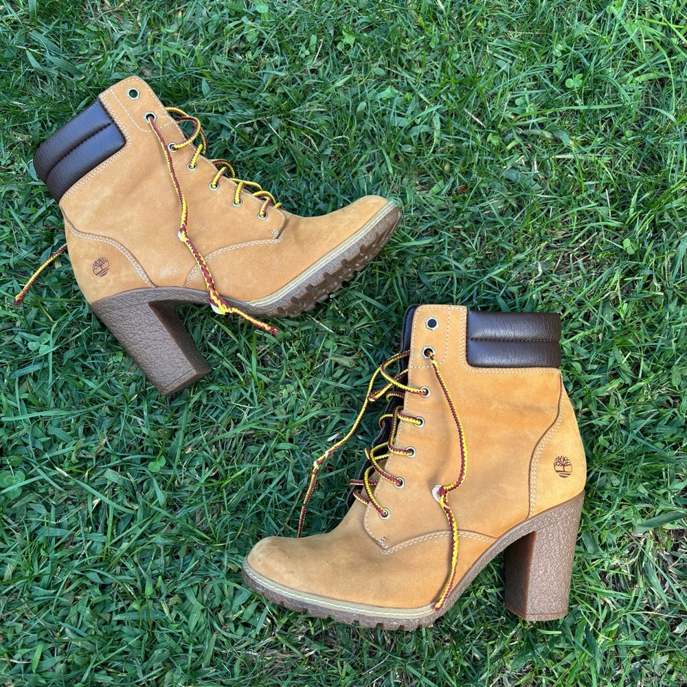 Timberland tillston y2k Brown and Tan Heeled Boots size 8